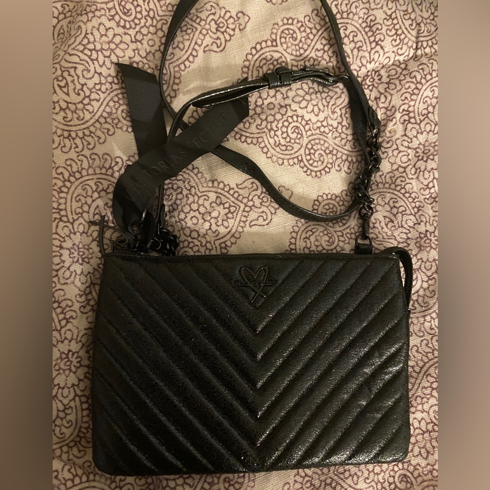 Victoria’s Secret Black purse. Great condition only used once or twice.